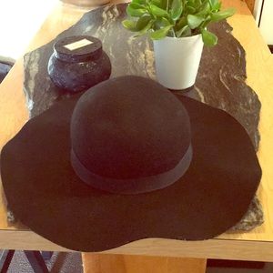 Top shop 💯 % wool floppy hat